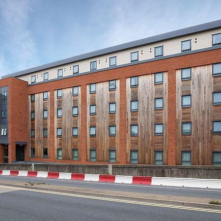 Travelodge High Wycombe Central Экстерьер фото
