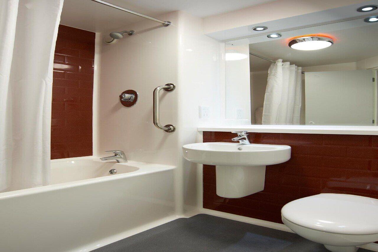 Travelodge High Wycombe Central Экстерьер фото