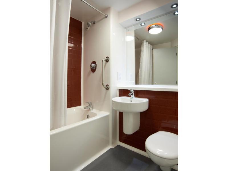 Travelodge High Wycombe Central Экстерьер фото